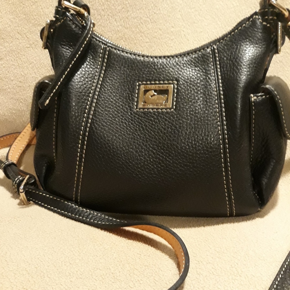 Dooney & Bourke quality bag- Excellent condition!